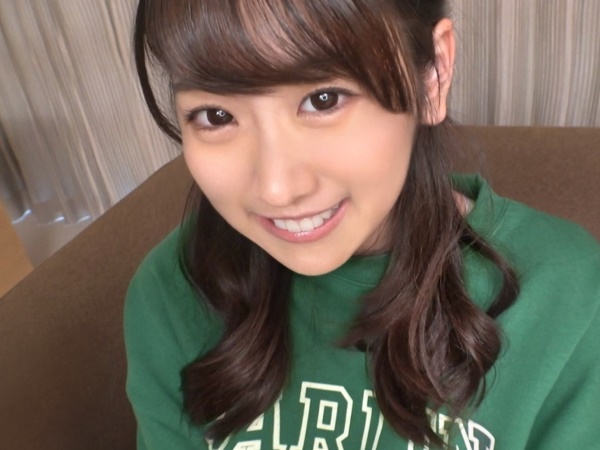 【素人】かわいい見た目の女子大生さん！全然擦れた感じのない彼女だが人前でエッチ見せちゃう！やらしい身体で嬉しいですね！