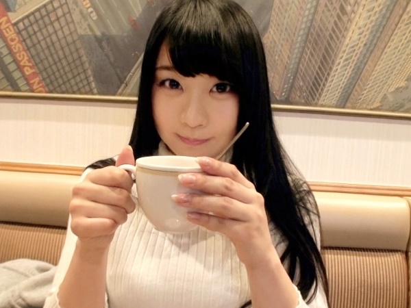 【素人】かわいい顔して超絶ビッチ！淫乱でしかない女の子！大きなチンポも美味しそうに頬張るなんてヤラしいね！性欲大爆発！