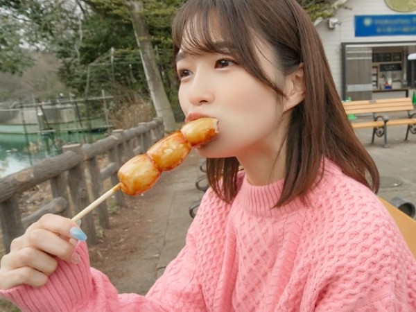 【女子大生】ロリ体型のちっぱいJDがおじさんに翻弄され、キツキツのマ●コにデカチンをぶち込まれバコバコ腰振り！恥じらいながらも感じまくる姿がたまらない！