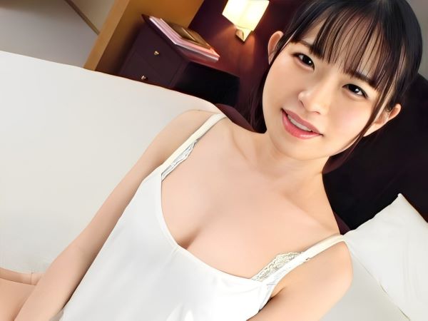 【清楚系美少女のギャップSEX】色白Eカップの癒し系女子が獣のように乱れる！膣奥を激しく突かれ、イキまくる姿は必見！おっとり系女子の隠れたエロさが爆発！！