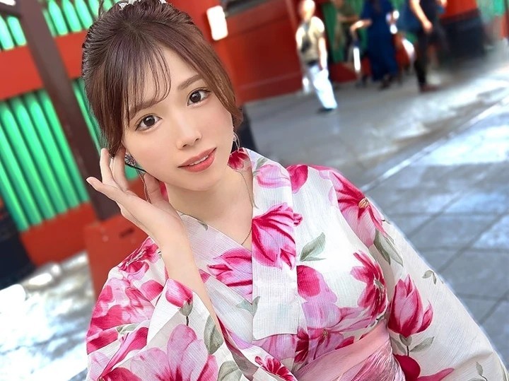 【素人ハメ撮り】色白美巨乳の浴衣女子大生とハメ撮りエッチ♥ねっとりとチンポを咥えて上に跨り腰を打ち付けながら乳首舐め！