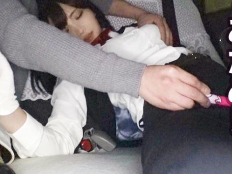 【爆乳タクシー運転手】車内で制服姿のデカパイ美女と危険なプレイ♥電マで乳首を刺激した途端、エロモード全開！制服のままご奉仕フェラで大胆サービス！！