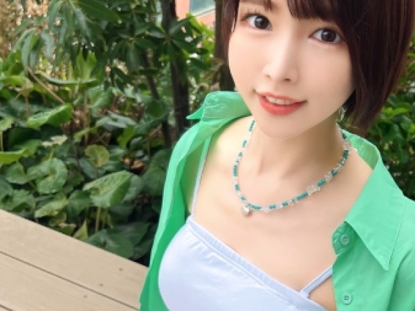 【アイドル秘め事】『ライブ後の汗が冷めないうちに…』現役アイドルがホテルで大胆変身！チンポを咥え込み、電マでオナニーしながら痙攣イキ！秘密の性行為を激撮！♡
