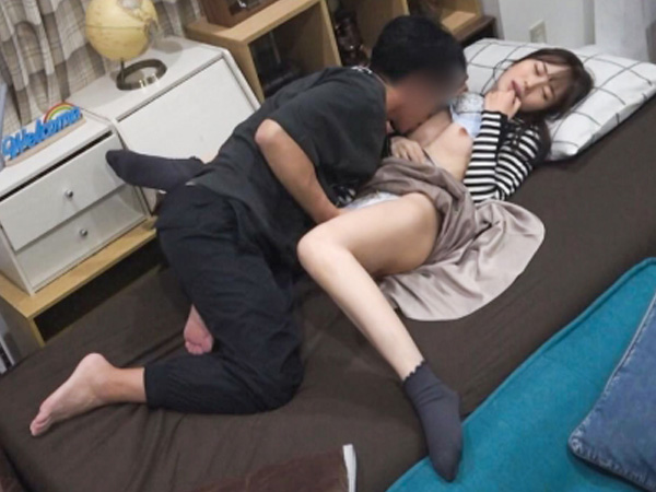 【細身素人】実は誰でも良かった女の子！寂しさを紛らわしてくれる男根の温もりに感激！どんどんエロくスケベにヒートアップ！