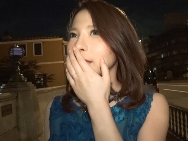 【セレブ妻の危険な誘惑】ニセ番組で美巨乳妻をダマし討ち！他人棒に飢えた人妻がカメラの前で巨乳揺らして乱れまくり、精子を求めて発情中♡