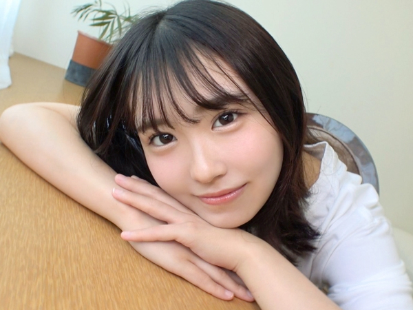 【初撮り美少女の恥じらい体験】『見ないで…』素人美少女がカメラの前で大胆露出！男優のデカチンにドキドキご奉仕、そのまま生ハメで感じまくり！♡