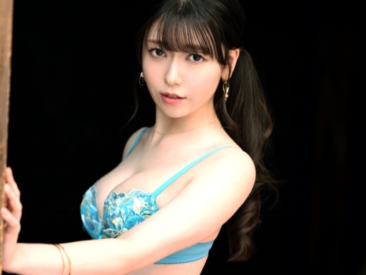 【美痴女のお漏らしプレイ】『もっと激しく…』スレンダー美人がパイパンま○こをガンガン突かれてメス汁大噴射！敏感ボディがびしゃびしゃになるまでイカされまくり！♡