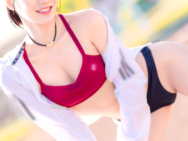 【汗だくアスリート美女】『もっと突いて…♥』スレンダーな発情ボディが2本のチ●ポに翻弄され、ガン突きピストンで大絶頂！汗と愛液が交じる激熱SEX！