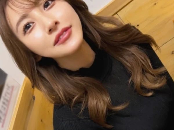 【人妻の危険な再会】『ダメ…でも気持ちいい…』ご無沙汰マ○コが同級生の生チンで燃え上がる！W不倫で火がついた美人妻が膣奥まで激しく突かれ、本気で感じちゃう！！