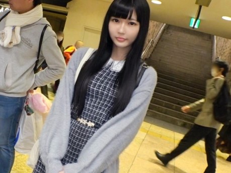 【無毛美少女のエロかわプレイ】『気持ちいい…』キュートな顔してパイパンマ○コをイジられ、肉棒をねじ込まれちゃう！ウブな顔してエッチなこと大好きで、喘ぎ声がたまらない！♡