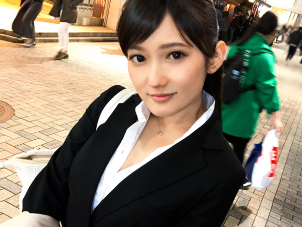 【ナンパOL】恥ずかしがり屋なフリして…おちんぽ見つめる目がエロすぎ！実は淫乱な本性むき出しで乱れまくる素人OLｗ