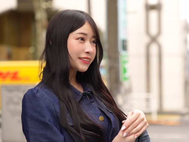 【小悪魔お姉さんの誘惑】『もっと奥まで…』エロカワ美女が男を翻弄！濃厚フェラでチンコを味わった後、騎乗位で激しく腰を振りまくる！乱れまくる姿に興奮MAX！！