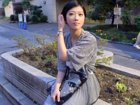 【ナンパ即フェラ】ショートカット女子が手マンでビクビク感度MAX！恥ずかしがりながらも肉棒を喉奥まで咥え込むご奉仕プレイがエロ過ぎる♡