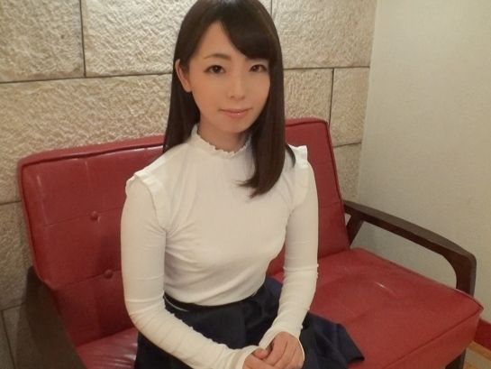 【若すぎる三十路の挑戦】『感じちゃう…』30歳とは思えないスレンダー美熟女がAVデビュー！男の乳首を舐めながら手コキでシコシコ♥ 悶える姿がエロすぎる！