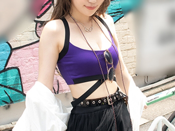 【爆乳ギャルと乱交】色白美肌のギャル2人と夢の3P！手マンでビシャビシャ潮吹きさせちゃう！生チ○ポで激ピストン、最後は顔面にザーメンぶっかけ！