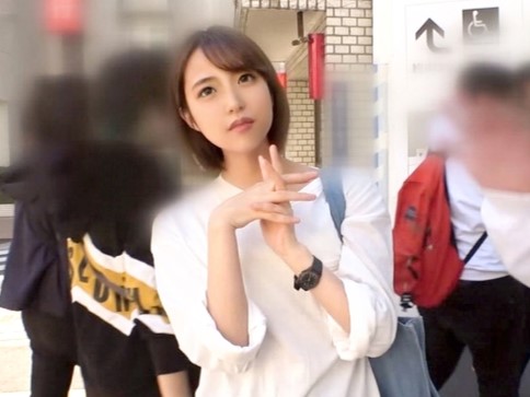 【ショートカット美少女】キュートな美少女がおマンコ激しくかき回され大興奮！チンコをねっとり舐め回し濃厚フェラでご奉仕♥︎感じまくるエロかわボディ！