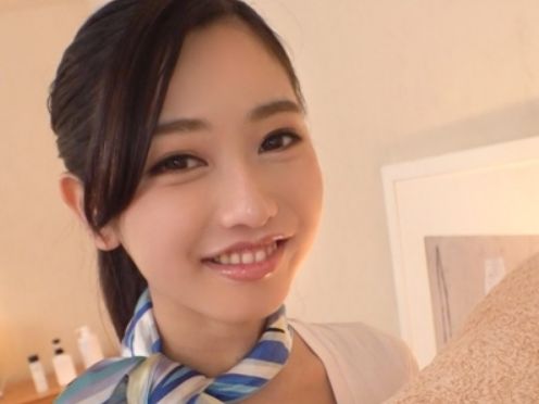 【小柄ギャルエステティシャンの誘惑】『ダメなのに…』かわいいエステのお姉さんがチンポの誘惑に負けて、背徳感たっぷりのエッチなサービス！小さくてセクシーなボディがたまらない♡