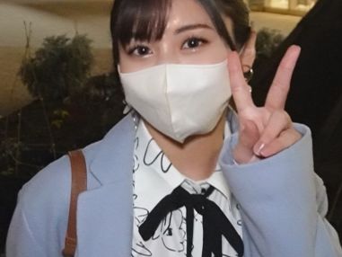 ＜素人＞程よい肉感で色白美乳の美少女♫手マンで大洪水の敏感系♡ナマ挿入で鬼突きピストンは絶叫アクメでマジ逝き昇天♪