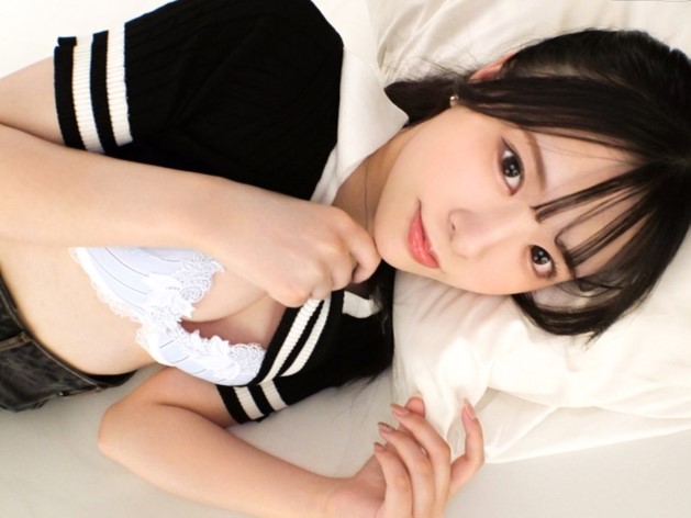 【ウブな美少女の初々しいSEX】『恥ずかしい…』カメラの前で戸惑いながらも感じてしまうピュア少女！じっくり濡らされたオマ○コにガッツリ挿入！本気で感じちゃう姿がたまらない！♡