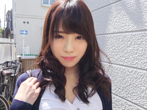 【清楚系お姉さんの初ハメ撮り】男優のデカチンに挑戦!喘ぎ声を必死に我慢する姿がエロかわいい…でも、気持ちよすぎて甘い声が漏れちゃう♡