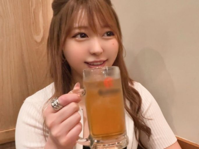 【幼馴染と禁断の夜】『まさかこんなことになるなんて…』久しぶりに再会した同級生と飲み過ぎて、エッチな雰囲気に！スベスベの美ボディとパイパンまんこに興奮が止まらない！♡