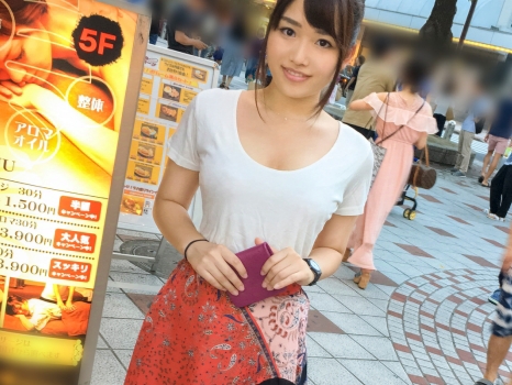 【美尻お姉さんにバックで激突き】キュートな顔とプリケツが最高！お姉さんの膣奥をバックピストンでガンガン突いて感じさせまくる！！♡