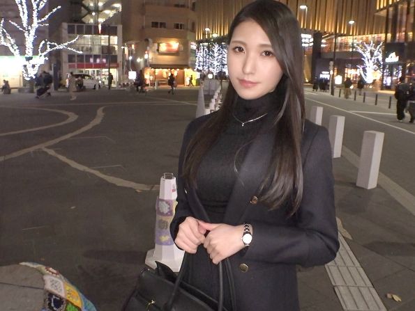 【知的な美女の裏の顔】『やだ…恥ずかしい…』上品なスレンダー美女がナンパで堕落！ 街角からホテルへ…手マンで潮吹き連発の敏感ボディを激しく責める！♡