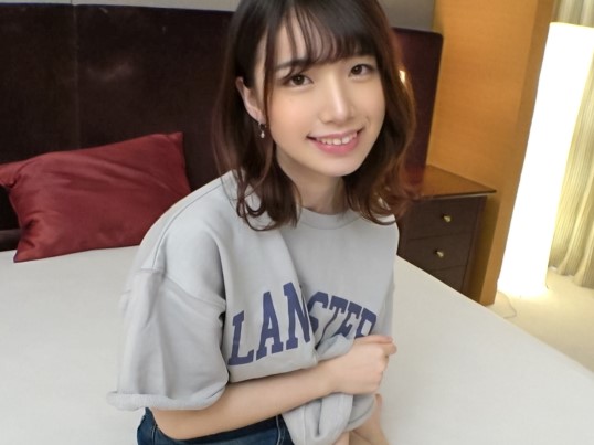 【色白美少女の着衣プレイ】めちゃカワ娘が服を着たままエッチな挑戦！チンコ挿入で感じる姿が超そそる♡服の上からでもわかる敏感ボディに興奮必至！