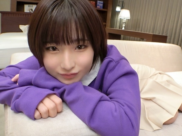 【小動物系美少女の初々しい喘ぎ声】色白の敏感ボディがピストンに震え、オマ○コが壊れちゃうほど感じまくる！！エッチに興味津々なウブな美少女が、快感に耐えきれずイキまくる姿は必見！♥